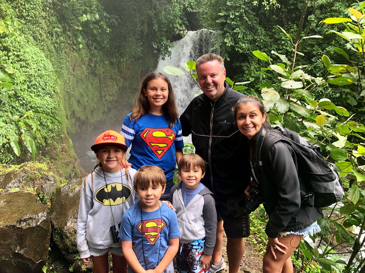 SteibBob's tweet photo. Costa Rica with my crew!😎 https://t.co/jzOD4mxcLF