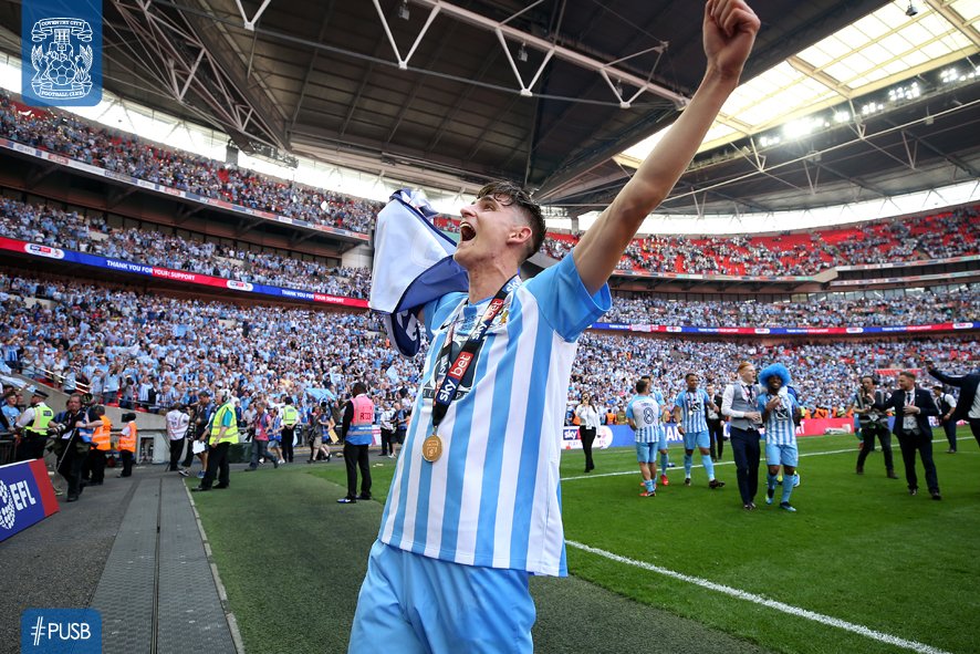 Coventry_City's tweet image. NEWS: Tom Bayliss and Dujon Sterling named in England's 20-player squad for the 2018 UEFA European U19 Championship in Finland. #PUSB

➡️ bit.ly/2LcZ5Mk