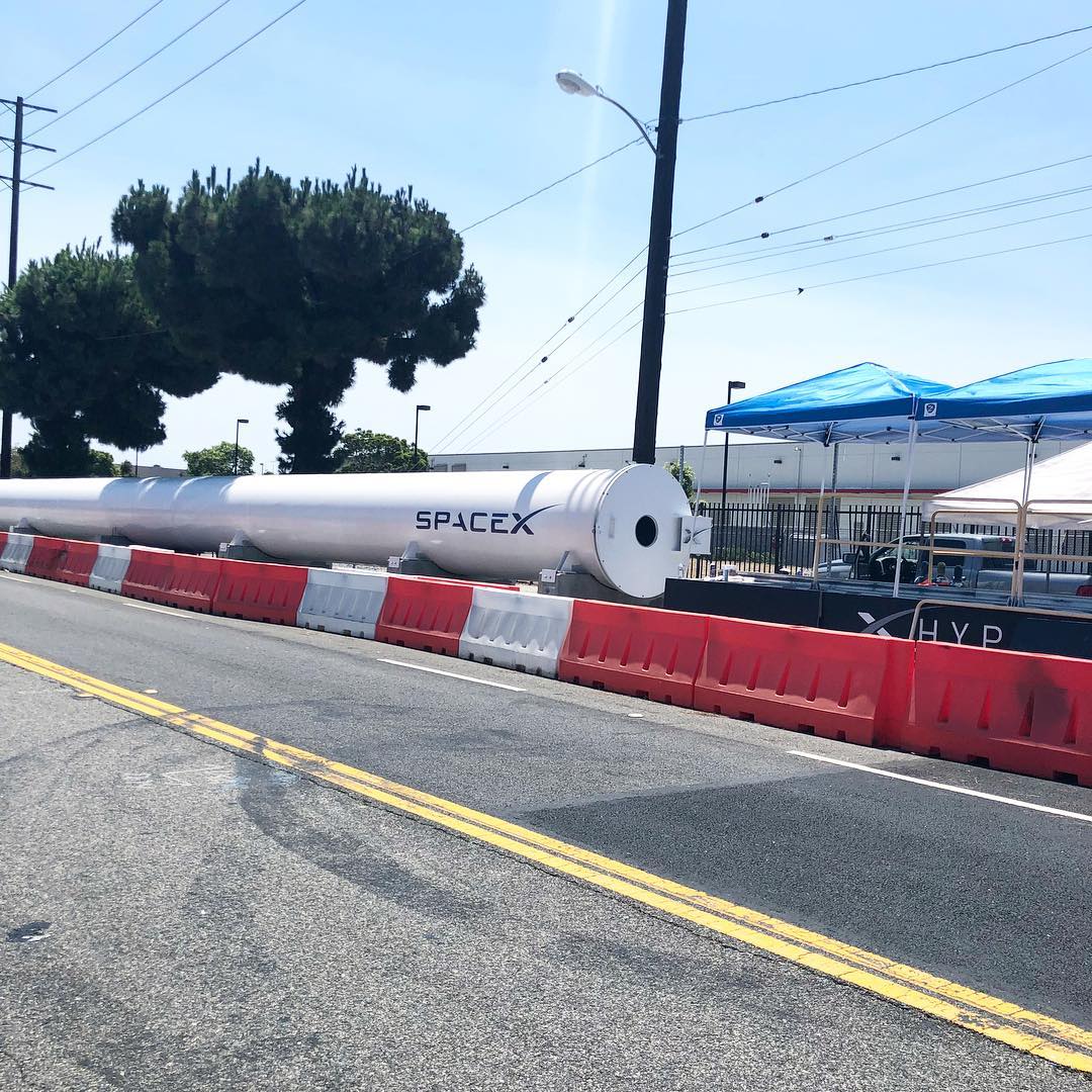 swissloop's tweet image. We have arrived! Today testing week starts @SpaceX . We are very excited for the coming days. During the week we will have to prove our concept to get qualified for the final on July 22. Wish us luck! You can follow us on our social media channels. #gomujinga #swissloop