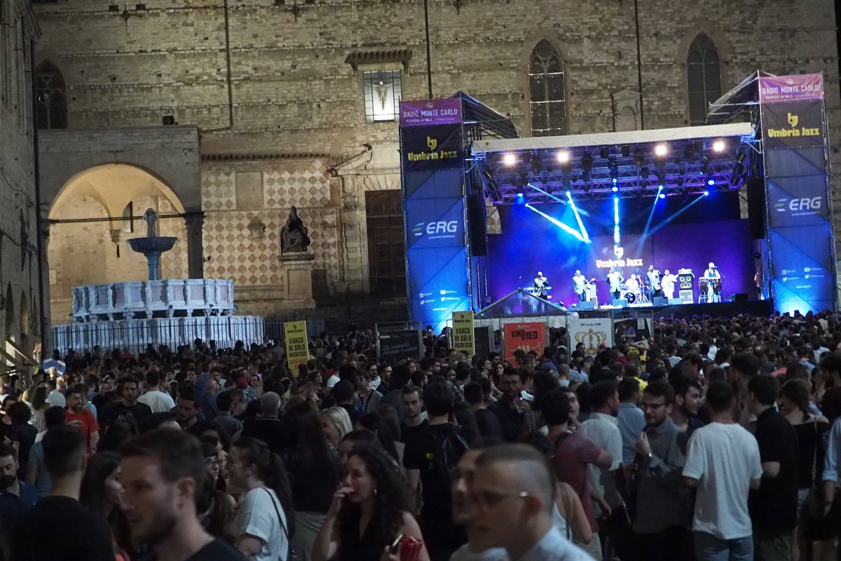 ERGnow's tweet photo. Sino al 22 luglio vi aspettiamo a #Perugia per #Uj18!
In #ERGsquare ogni sera grandi gruppi e grandi #musica con tutta la nostra #energia!
#meetERG #GreenenERGymakers https://t.co/mPu1pW7JB3