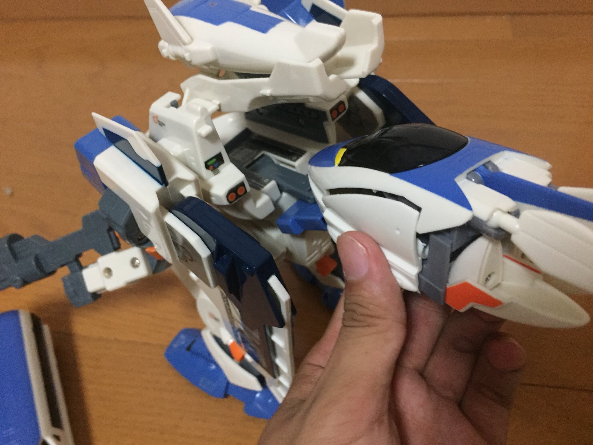 ヒカリアン ライトニングガルーダ 金ピカ(パッケージ付き） ヒカリアン ライトニングガルーダ 金ピカ(パッケージ付き