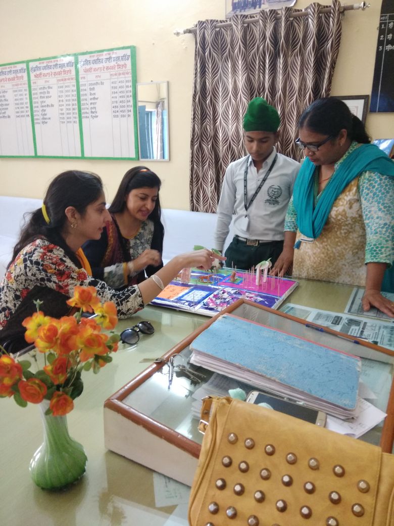 mc_sbm's tweet photo. Visit at #Goodwill Public School #Parsram Nagar by #SBMTeam #MCBathinda  to guide students about Model Making competition theme based on #SwachhBharatMission on 16 July 18. #MyCleanIndia #MyCleanBathinda @SwachhBharatGov https://t.co/dmPU1S3B1E