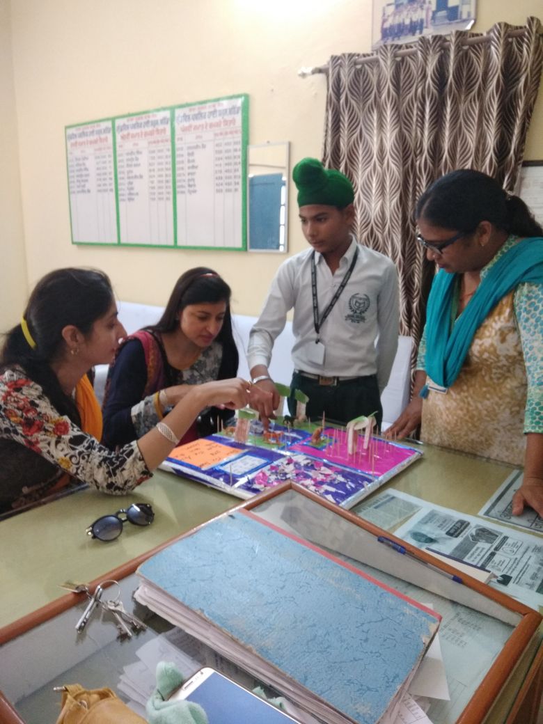 mc_sbm's tweet photo. Visit at #Goodwill Public School #Parsram Nagar by #SBMTeam #MCBathinda  to guide students about Model Making competition theme based on #SwachhBharatMission on 16 July 18. #MyCleanIndia #MyCleanBathinda @SwachhBharatGov https://t.co/dmPU1S3B1E