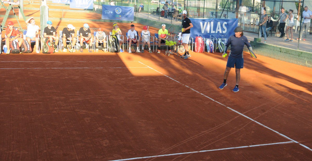At Vilas Tennis Academy we're experts in#RedClay. We have the best coaches for our players to become Professionals. 🔝

Programs for all ages and levels. Open all year!
🎾 ow.ly/tROD30kXWxj 🎾