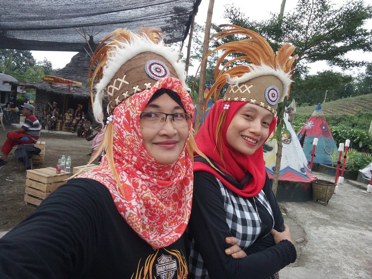 DianSus206's tweet photo. Wisata Kampung Indian desa Sempu Kec Ngancar Kediri Jawa Timur, BUMDesa mengelola warung kuliner, tempat parkir dan sewa atribut
#FestivalDesaNusantara2018 
@jokowi 
@EkoSandjojo 
@anwsanusi 
@taufikmadjid71 
@fachrilabalado 
@DewantoAndry https://t.co/Mp0MprlAn4