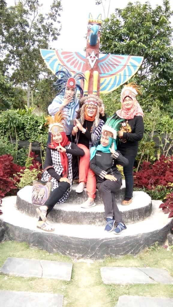 DianSus206's tweet photo. Wisata Kampung Indian desa Sempu Kec Ngancar Kediri Jawa Timur, BUMDesa mengelola warung kuliner, tempat parkir dan sewa atribut
#FestivalDesaNusantara2018 
@jokowi 
@EkoSandjojo 
@anwsanusi 
@taufikmadjid71 
@fachrilabalado 
@DewantoAndry https://t.co/Mp0MprlAn4