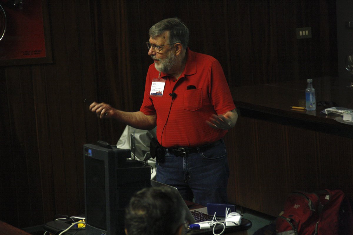 FisicaUB's tweet image. Iniciem la setmana amb la Summerschool #ICAP2018 🤓

🗣️ Tenim el plaer d'inaugurar aquestes jornades amb el premi Nobel William D. Phillips, que també estarà present en la 26th International Conference on Atomic Physis de la setmana vinent  

➕ bit.ly/2NV8G8T