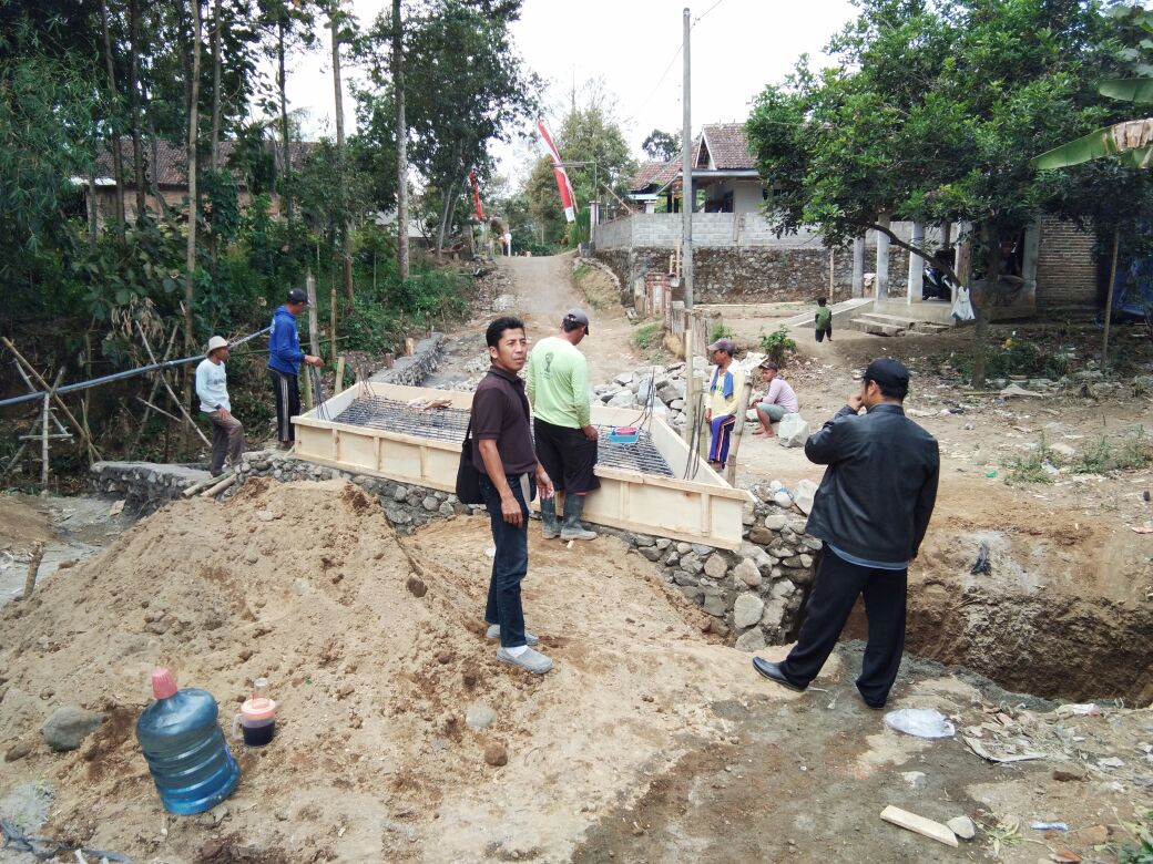 Mahbub06795267's tweet photo. Fasilitasi dan pendampingan thd pembangunan fisik jalan Desa
#FestivalDesaNusantara2018
@jokowi
@ekosandjojo
@anwsanusi
@taufikmadjid71
@fachrilabalado https://t.co/2XnNivFQP5 https://t.co/oE93Qn41pG