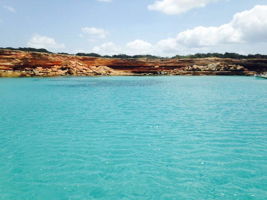 luxchartersibz's tweet photo. Monday blues in Cala Saona Bay, complete with clear turquoise blue waters and views towards Ibiza and the mythical island of Es Vedrá. What are you waiting for ? https://t.co/jdzLAGgNWA #luxchartersibiza #ibiza #boatcharter https://t.co/d4NACUWeum