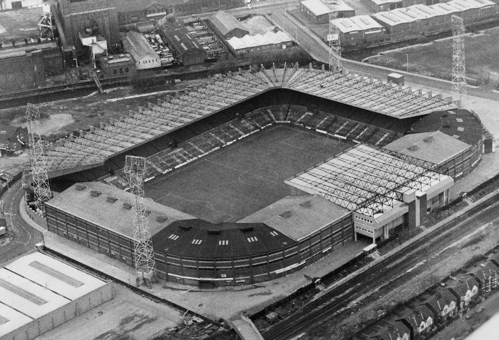 ManUtd_ID's tweet photo. Markas kebanggaan #MUFC, stadion Old Trafford itu umumnya dikenal sebagai "The Theatre of Dreams," awalnya dibuka pada 19 Februari 1910 dengan kapasitas sekitar 80.000. https://t.co/rFLS68iNNE