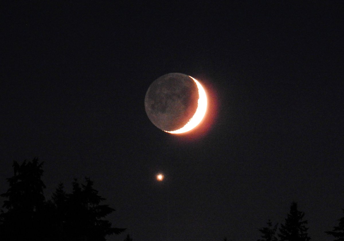 Moon with naked eye astronomy sketch of the day