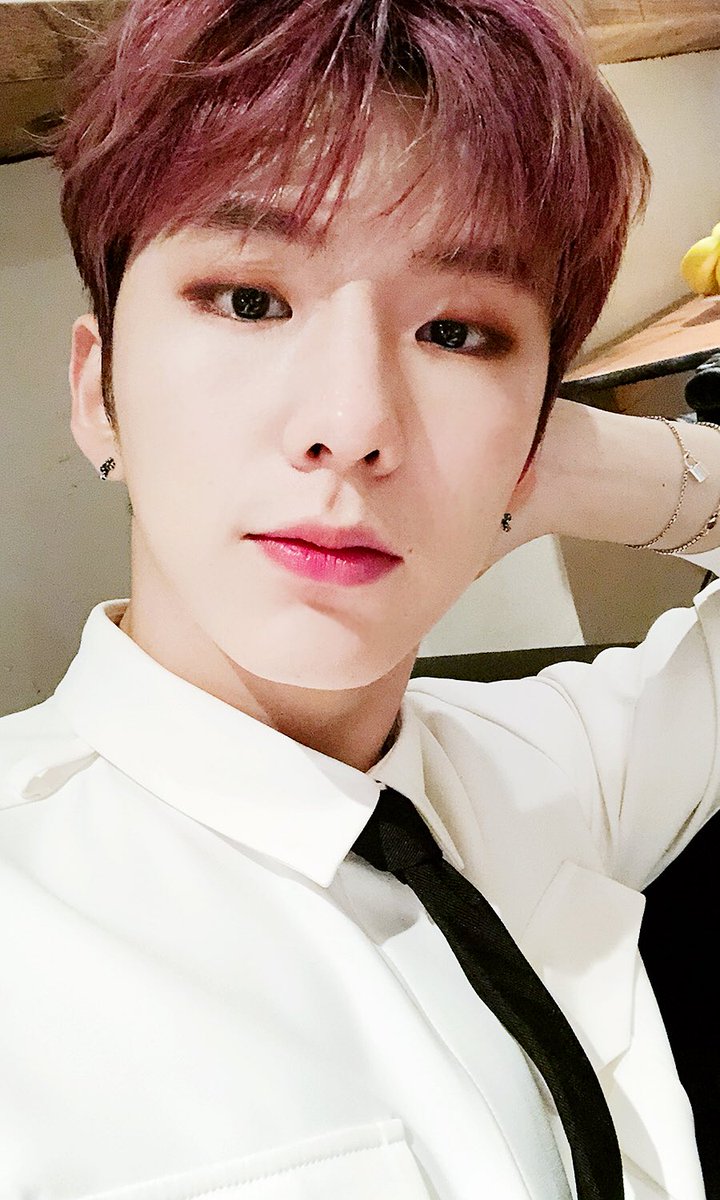 OfficialMONSTAX's tweet photo. [#기현] 몬베베들이 기다리고 기다리던 셀카폭탄 투척!!! 세번째!!!! https://t.co/J8Zbgkym0r