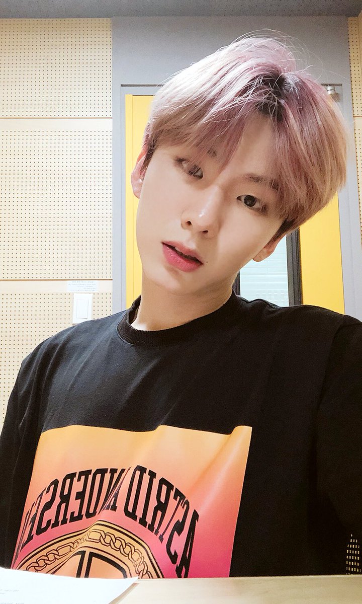 OfficialMONSTAX's tweet photo. [#기현] 몬베베들이 기다리고 기다리던 셀카폭탄 투척!!! 마지막!!!! https://t.co/l7XUm4NWmC