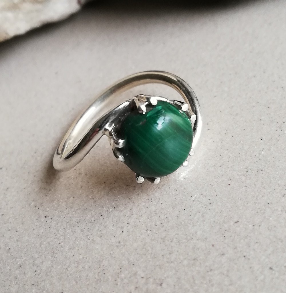 craft_midas's tweet photo. Malachite Gemstone 925 Sterling Silver Ring
Buy At
https://t.co/JdGSC2nRzy
#malachitering #malachitejewelry #hypoticforestring #925sterlingsilverring #giftring #Bestdesignring #birthstonering #healingring #organicring #silverring https://t.co/RC0oYGnDfe