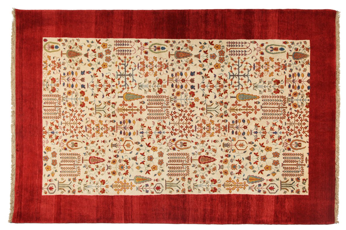 HeidarianR's tweet photo. There is so much to learn about rugs, their history, the stories behind each and every one of them. If they could speak, they have so many stories to tell. From the person that made them to the person that purchased them. #heidarianpersianrugs #Iran #persianrugs #handwoven # https://t.co/YERHydNtdu
