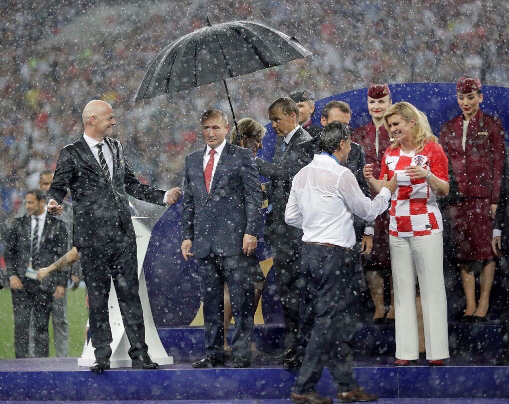 shubh____007's tweet photo. @OmarAbdullah Media: As all others celebrating in the rain,Why are you in umbrella???

Putin: Coz I always wanted to be a gangster...😎 https://t.co/MYOxq1w17z