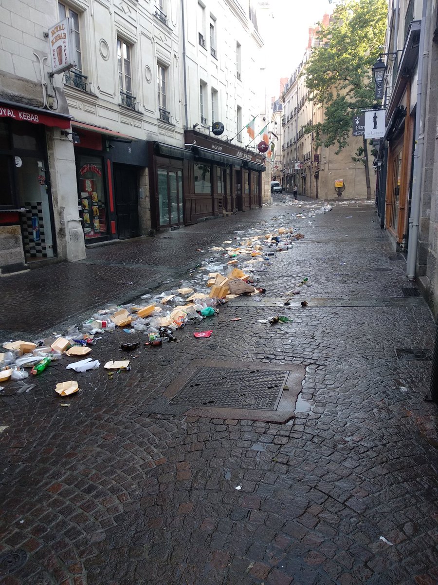 BryzzWind's tweet photo. J'adore le football. Surtout ce qui suit les évènements sportifs couplés d'un comportement incroyable de négligence. #CoupeDuMonde2018 https://t.co/tWfOKPQC21