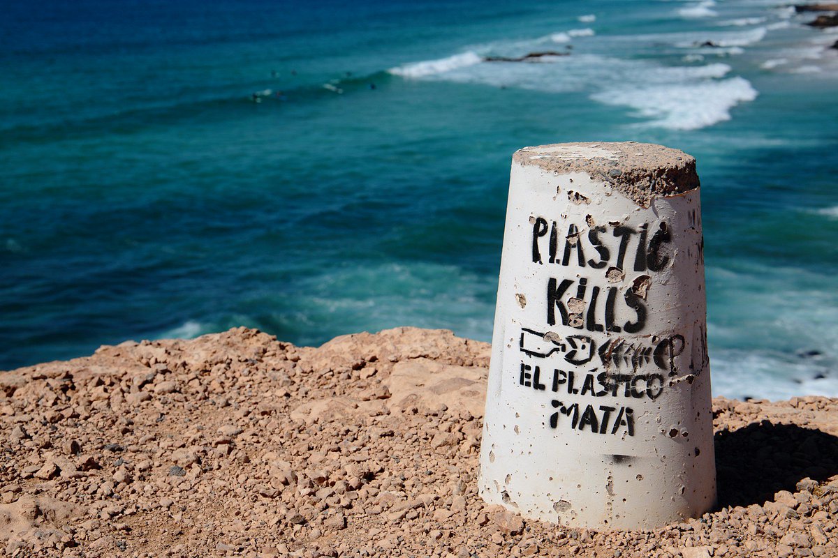 Our oceans are choking on 51 trillion pieces of plastic - this is why we need to #ChooseToRefuse. aquarium.co.za/blog/entry/The…