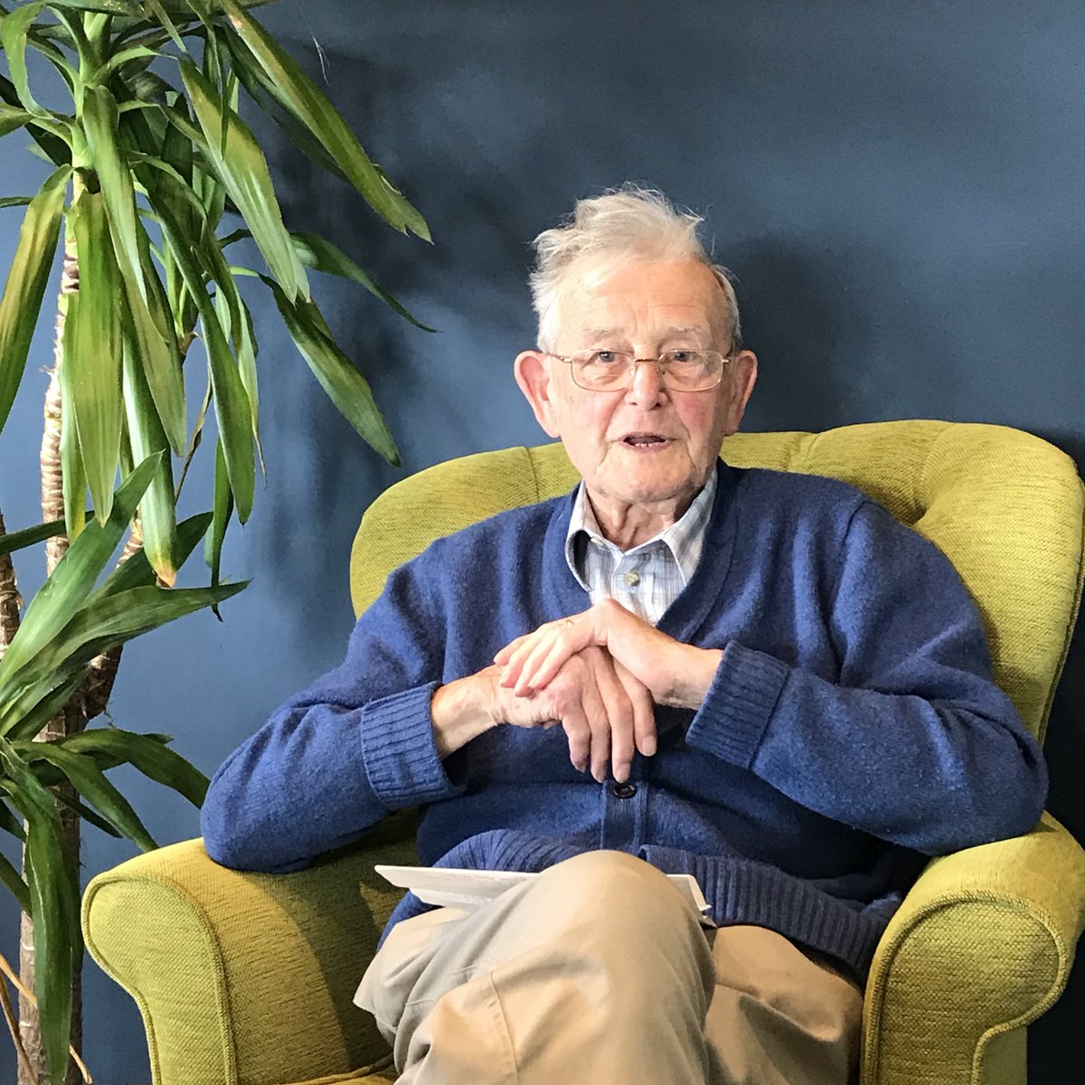 gekkobelly's tweet photo. Last week we had Eric in the office. We’re filming him as he talks about what it was like to be an evacuee in WW2, so we can show our kids (his great grandkids) in years to come #lestweforget #historyteacher #learnfromthepast #afterworkproject https://t.co/Op1kaVcfgn