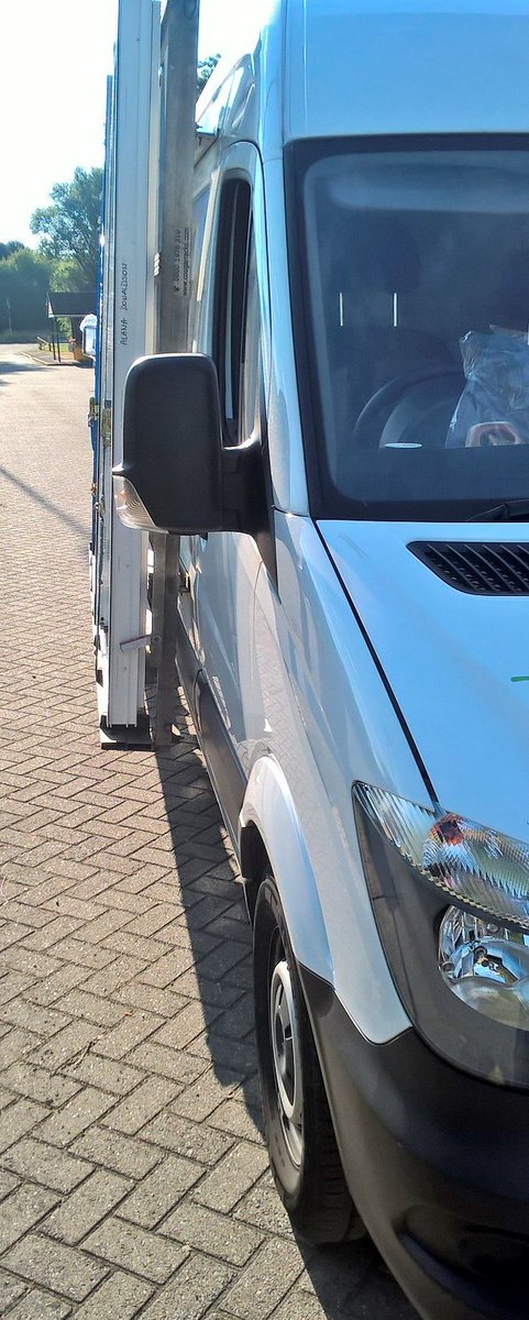tvprp's tweet photo. I sat behind this with blue lights and siren on with no response from driver.
Eventually stopped and said he couldn't see me as his mirror is obstructed.
Dangerous condition=3 points &amp; prohibition.
Mirror extender required.
&amp; it's overweight.
#LookedButDidntSee
#JOUCVU
PC Pilling https://t.co/xIiHxwnnFE