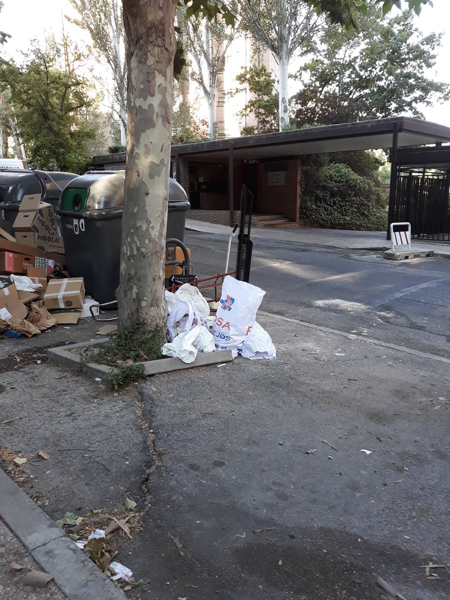 <a href="/AscoMadrid/">Madrid Da Asco</a> <a href="/Lineamadrid/">Línea Madrid</a> <a href="/ManuelaCarmena/">Manuela Carmena</a> @CGTLimpMadrid <a href="/HarturaBasura/">Hartura Basura</a> <a href="/ChambeSdefiende/">CHAMBERI SE DEFIENDE</a> <a href="/Madridlovale/">Madridlovale</a>  gavilanes 4, y 6