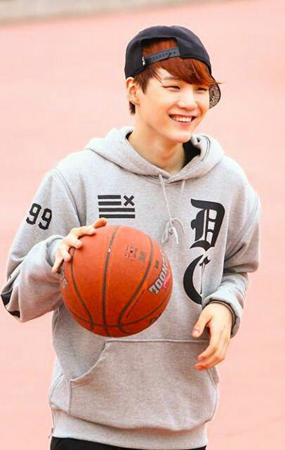 gummyoongle's tweet photo. I'm having a bit of crisis right now https://t.co/m7MtzirQMT