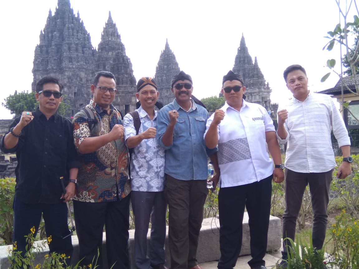 #FestivalDesaNusantara2018 

Desa Ikon Bangun Nusantara

#TPPISulSel 
<a href="/jokowi/">Joko Widodo</a> 
<a href="/EkoSandjojo/">Eko P. Sandjojo</a> 
<a href="/anwsanusi/">Anwar Sanusi</a> 
<a href="/taufikmadjid71/">IG : taufik.madjid</a> 
@fachrilabalado