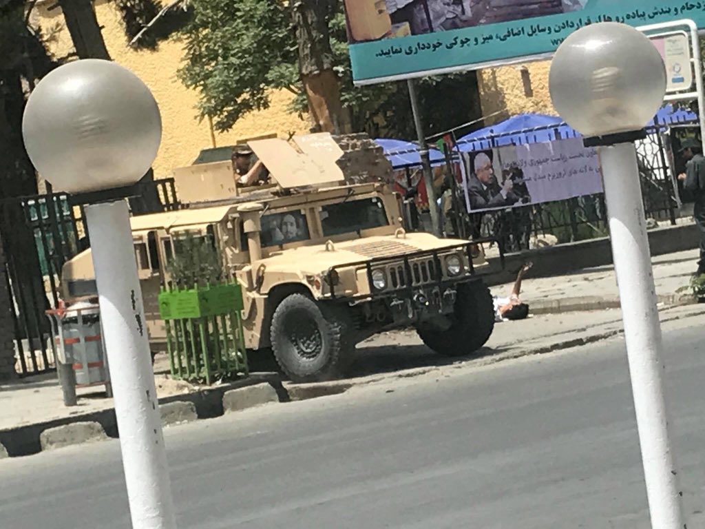 YousofiSial's tweet photo. #Kabul : #attacker gunned down before attack on #Protest support #Dustom https://t.co/T5OyhkbXN9