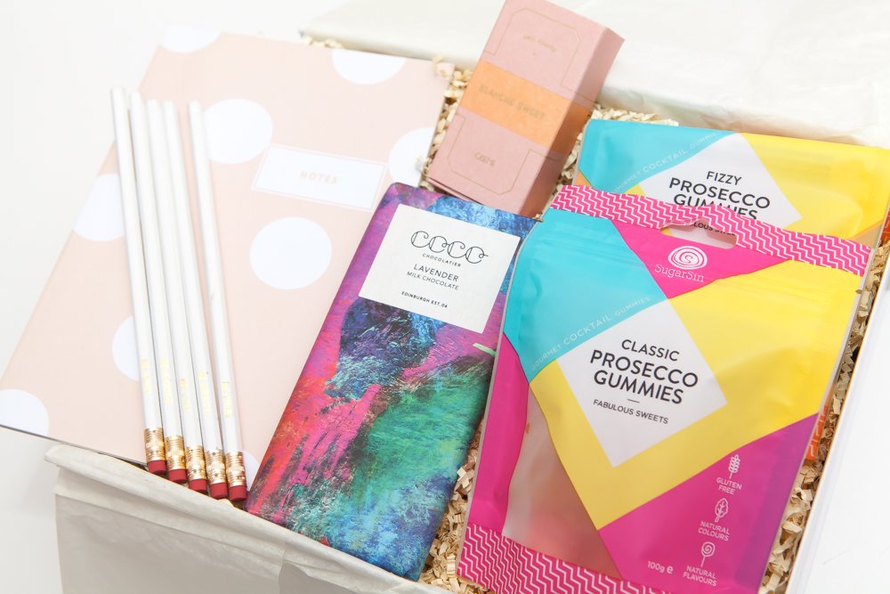 boxbossgifts's tweet photo. Happy Monday folks 🎉 So so SO many activities and events this Summer especially with the amazing weather 😍 Have you checked out our site recently? Head on over and get gift ready 💃🏽Find or build the perfect gift box for the occasion today 💃🏽 https://t.co/Yqw2FslcuZ 🎁 https://t.co/Q6iWYN9mMy