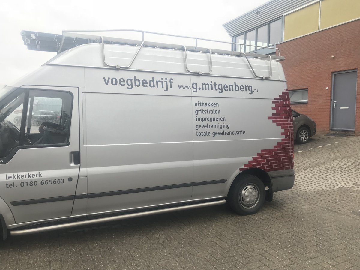 Leuk om te zien: dit is een bestelbus van 18 jaar oud en hij is helaas met pensioen gegaan. Maar de belettering zit er nog steeds prachtig op! #900serie
<a href="/leqreclame/">LEQ reclame&druk</a> ,@ADgraphics_EU