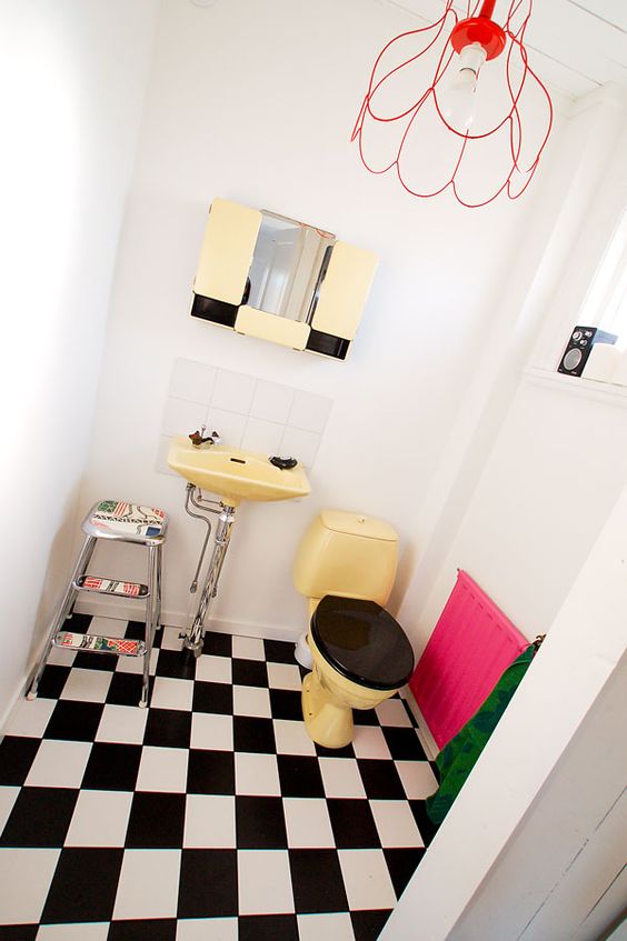 klufahome's tweet photo. MA*RA*VI*LLO*SO Cani y pop como nos gusta. #interiorismo #interiordesign #popdeco #interiores #colorful #yellow #blackandwhite https://t.co/FjYYwkgHxC