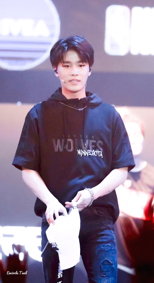 Encircle0614's tweet photo. 180714 BuzzerBeatFestival2018 
💕💕💕 
#태일 #문태일 #TAEIL #NCT127 https://t.co/IyvZ4WVWrB