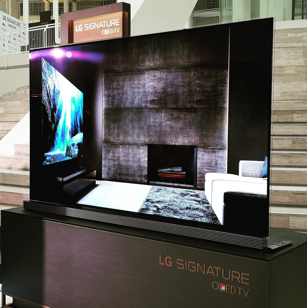 TeknoGadyet's tweet photo. LG's latest TV innovation, the LG Signature OLED Wallpaper TV! It's just 3mm thin!!!
#LG #LGPH #LGTV #LGTVPH #LGOLEDWallpaperTV #LGSignatureTV #LGSignatureOLEDTV
@LGPhilippines https://t.co/C64JhSSmwL