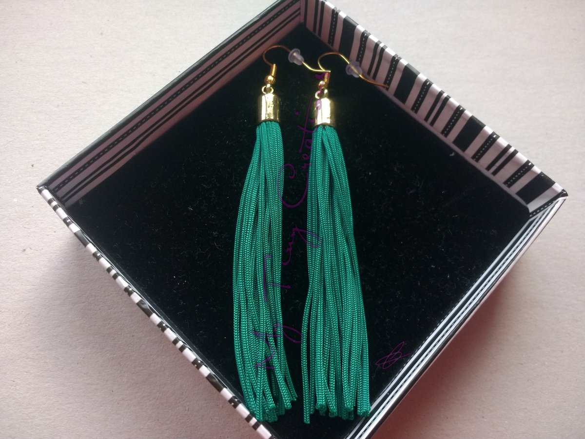 MyTinyCreations's tweet photo. Lunes con estos pendientes de flecos en esmeralda y detalle en oro @MyTinyCreations #handmade #earrings #tassels #emerald #flecos #pendientes #complements #accesorios #accesories  #Esmeraldas #detallescucos #cutedetails #cute #details https://t.co/I46HfItAGD