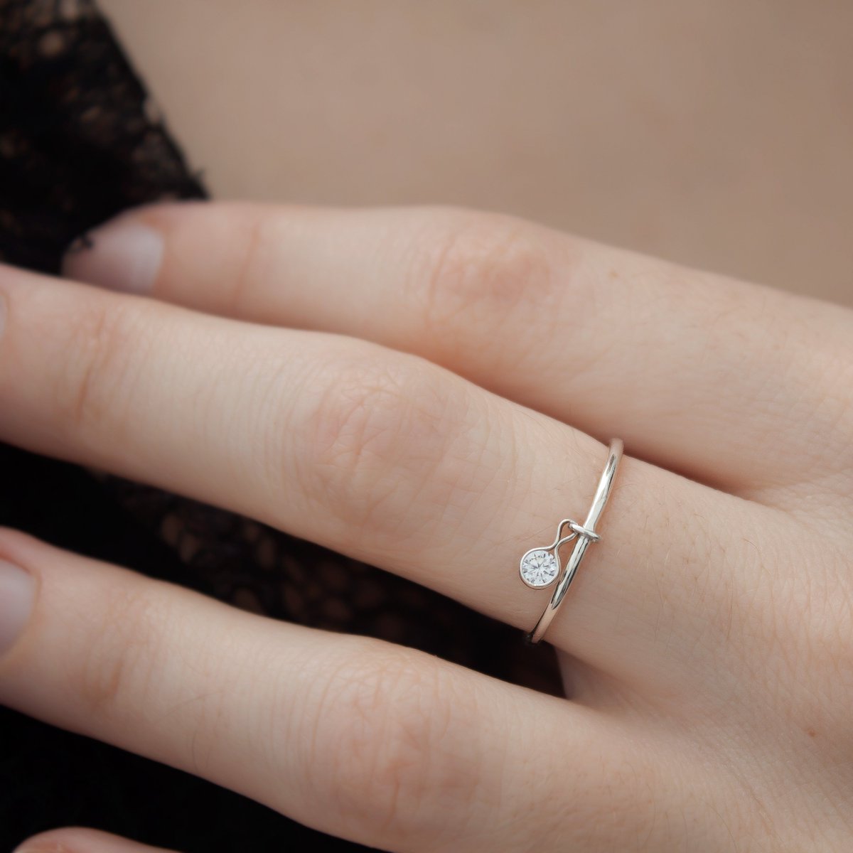 azzurea_joyas's tweet photo. Anillo Free ✨ Disponible en la web. Hecho a mano en plata de ley con circonita blanca 💎 
Shop online https://t.co/lSZgWmcKPg

#azzurea #joyasdeplata #joyitas #jewelry #fashion #moda #itgirl https://t.co/4JsqP0pPMs
