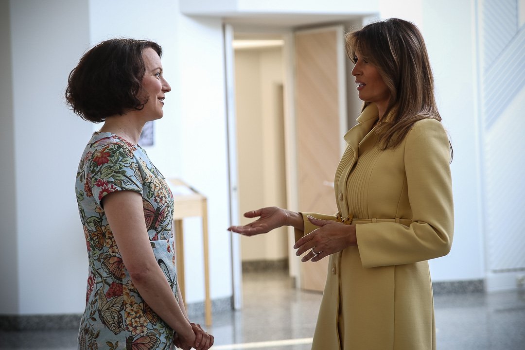 TPKanslia's tweet photo. First ladies having a breakfast meeting in the #Mäntyniemi Residence: @FLOTUS Mrs Melania Trump and Mrs @JenniHaukio. #HELSINKI2018 #Finland https://t.co/TguyYNpgqD