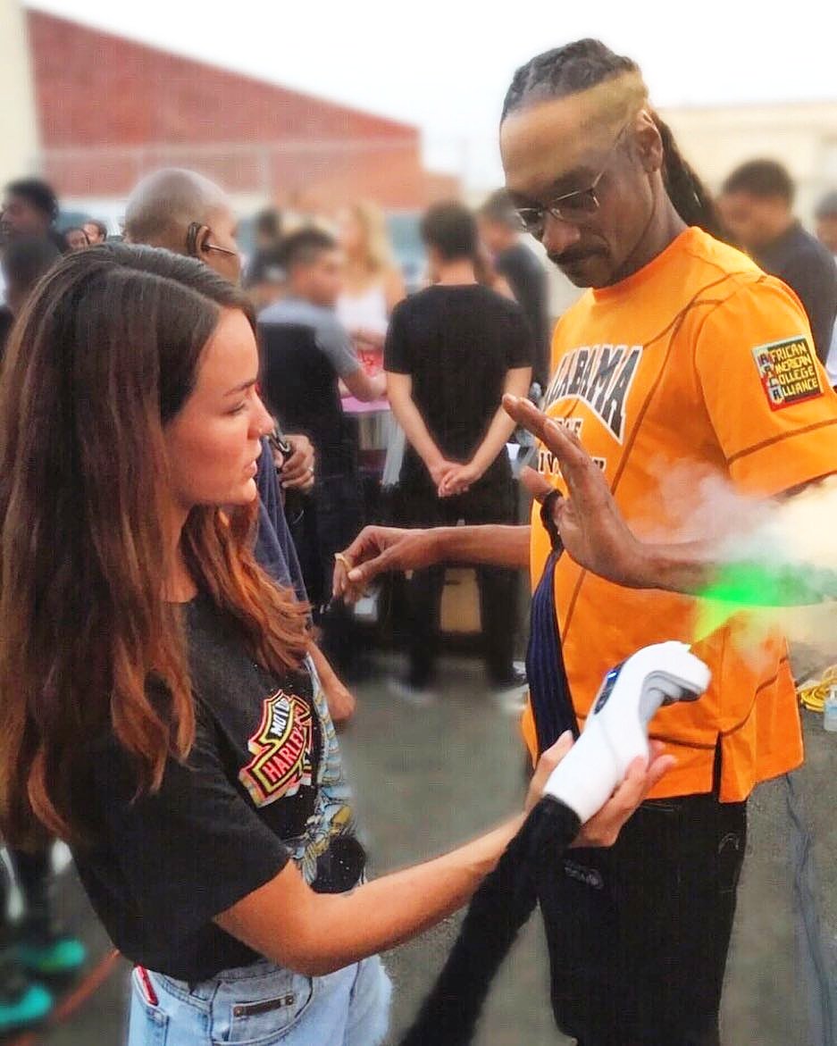 CryoScience's tweet photo. Snoop Dogg getting Localized Cryotherapy from our very own °CRYO Penguin ❄
#Repost from @cryocafe ... “see these ice cubes, see these ice creams.” - @snoopdogg | #cryocult #gfunkdoc
#cryo #cryotherapy #cryogenics #cryoscience #cryopenguin #localizedcryo #technology #snoopdogg https://t.co/Ivuub97GwC