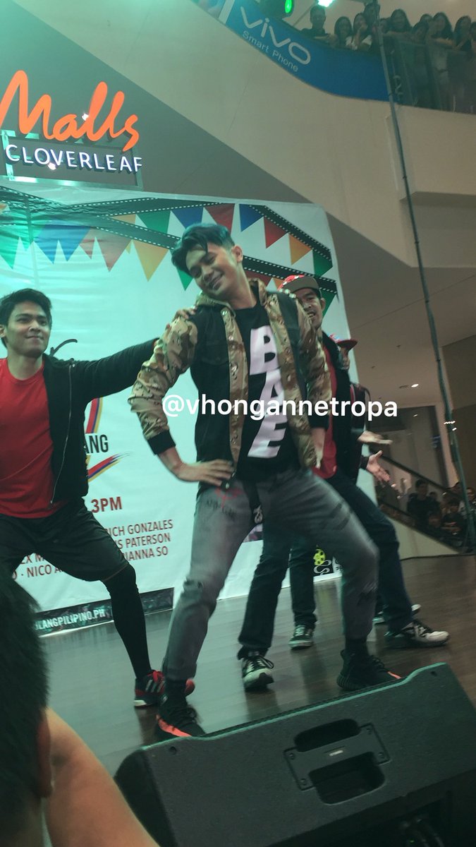 TeamVhAnne's tweet photo. "@VHONGANNEtropa: 07/16/18 @VhongX44 at Ayala Malls Cloverleaf movie tour of UNLI LIFE 😊 https://t.co/eGCLmrWVBY"