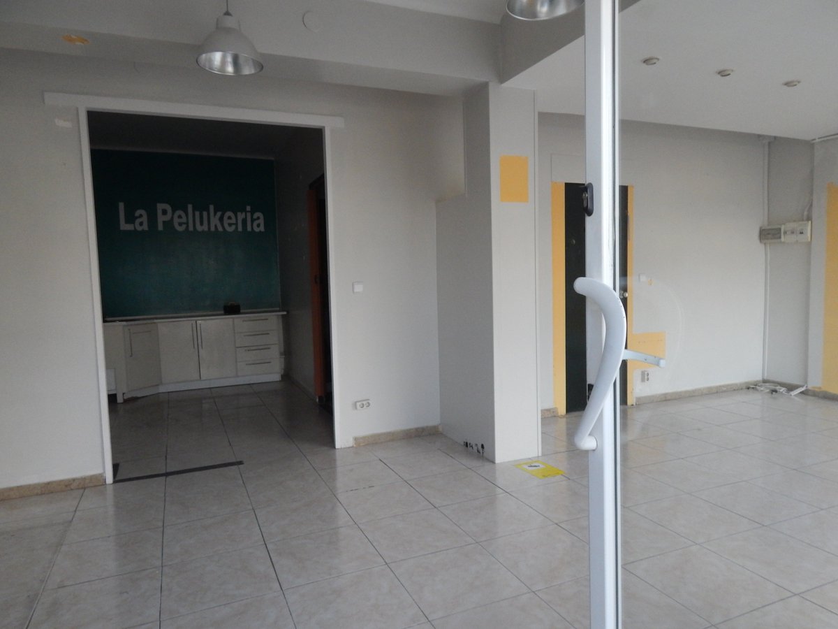 polinkasas's tweet photo. ¡Hoy empezamos la semana con una gran oportunidad! LOCAL EN ALQUILER en plena Carretera de Sentmenat de Polinyà 🔝 Muy luminoso, con escaparate, aire acondicionado y baño. ¿Quieres saber más? 93.713.51.88 ☎️ 691.107.576 estamos en Carretera de Sentmenat, 117 de Polinyà. https://t.co/umVMtcY2fK