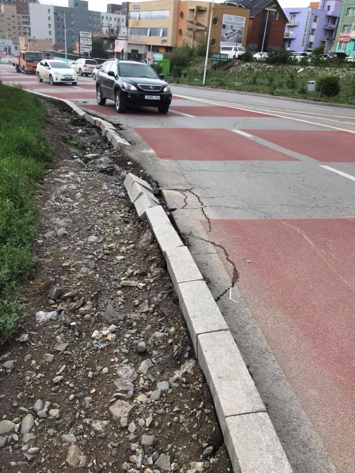 Baldangombo71's tweet image. Саяхан сольсон брожур. Нэг л бороог даасангүй дээ. Энэ нэг улаан юм түрхэх бас их ашигтай байдаг бололтой.