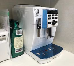 ig_a's tweet photo. カプセル式エスプレッソのランニングコストを下げようとこれを購入したのに、実際は飲む量が何倍にもなって、むしろコストが上がったかも… #デロンギ全自動コーヒーマシン #パーフェクト全自動 #デロンギのある暮らし https://t.co/wBxE9TjPuU