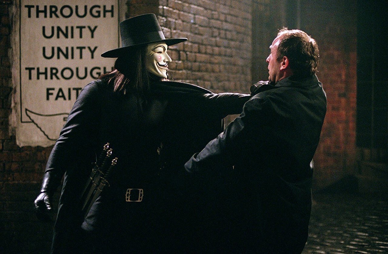 تويتر Diz على تويتر V For Vendetta にはいくつか名言がある 言葉には力がある 自由は語るものではない 勝ち取るものだ 理念は決して死なない 政府は国民を恐れるべきだ 誰かがやってくれるだろうと誰も立ち上がらない そんな時 Vの