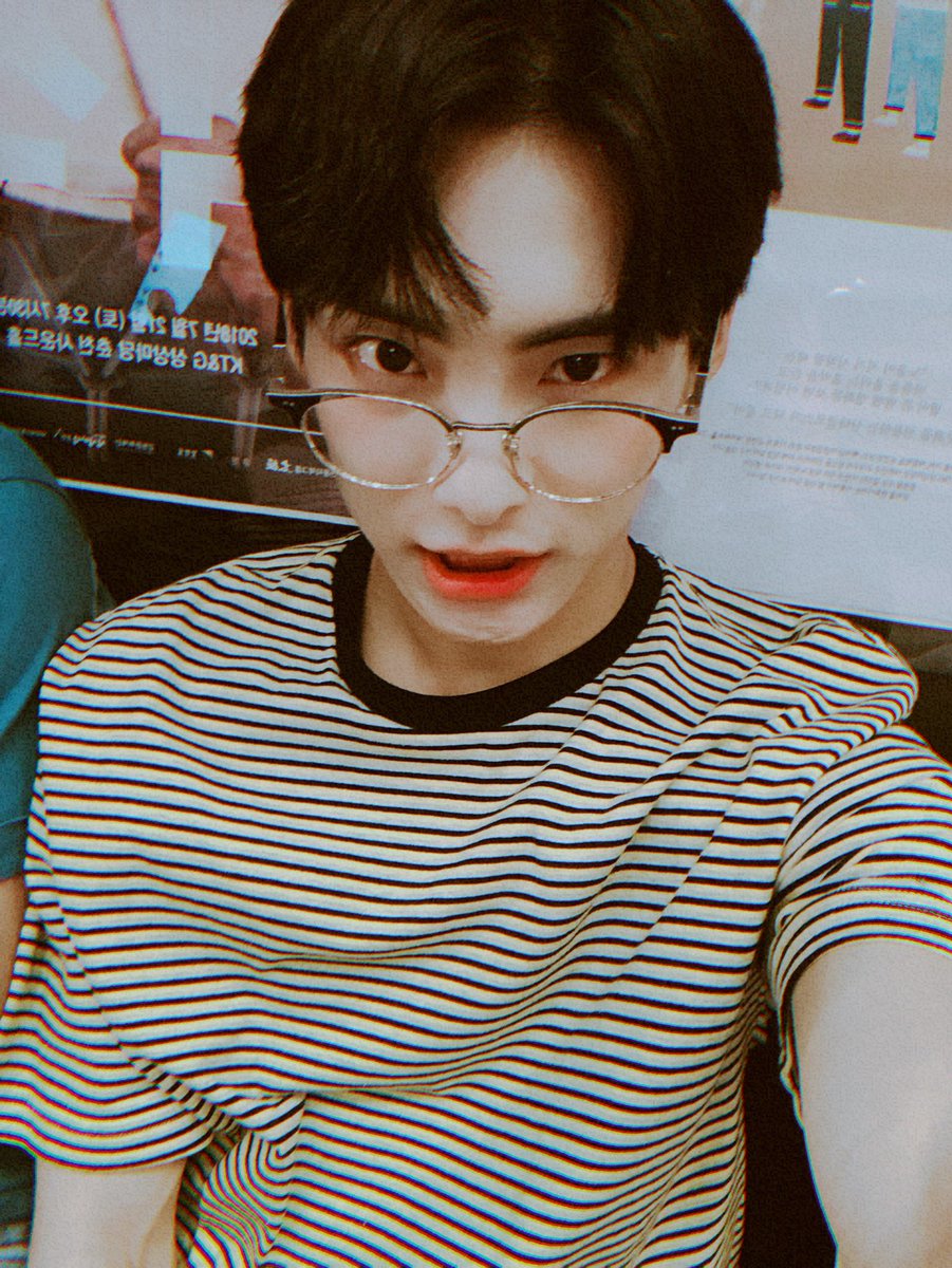 yo_stardust's tweet photo. ❣ Off-the-cuff poetry time! [Part 2]❣ 

#VersesForACE 💫

I think I haven't posted a poem for a few days, and since we're getting a bunch of aesthetic photographs recently, I'm gonna try to make quick verses for each of these photos before I go to sleep 🌜 https://t.co/y5peL96rTa