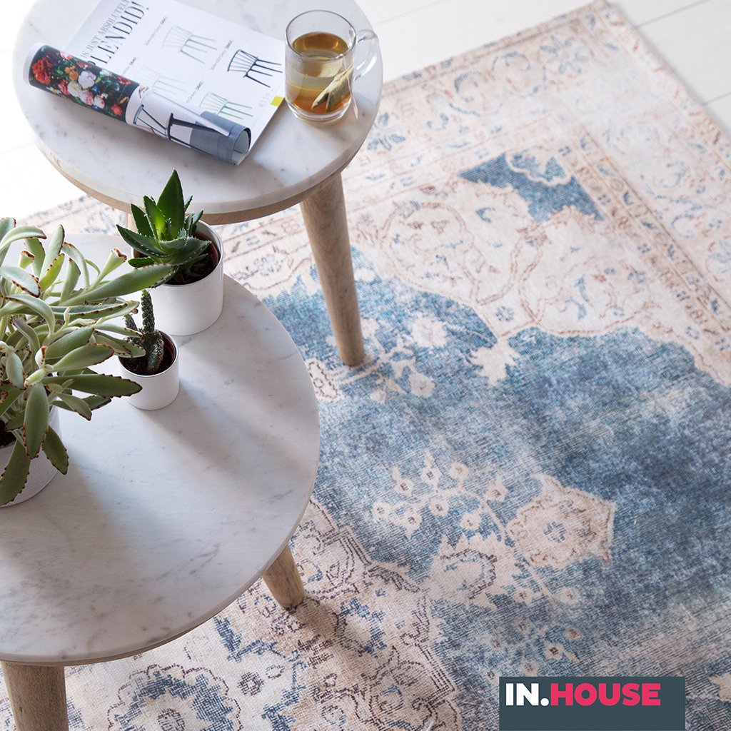 Karpetten, vloerkleden en tapijten in verschillende maten en stijlen. Je vind het bij IN.HOUSE. Kies uit ons ruime assortiment en vindt het vloerkleed dat past bij jouw woonkamer en meubelen.