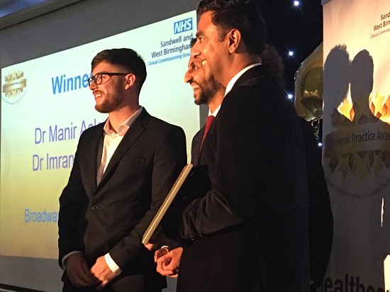 Awarding winners Dr Manir Aslam &amp; Dr Imran Zaman Broadway Health Centre for innovatively using new #technology to benefit their #patients @SWBCCG GP Awards! #Healthcare #Primarycare #Innovation #Redcentric