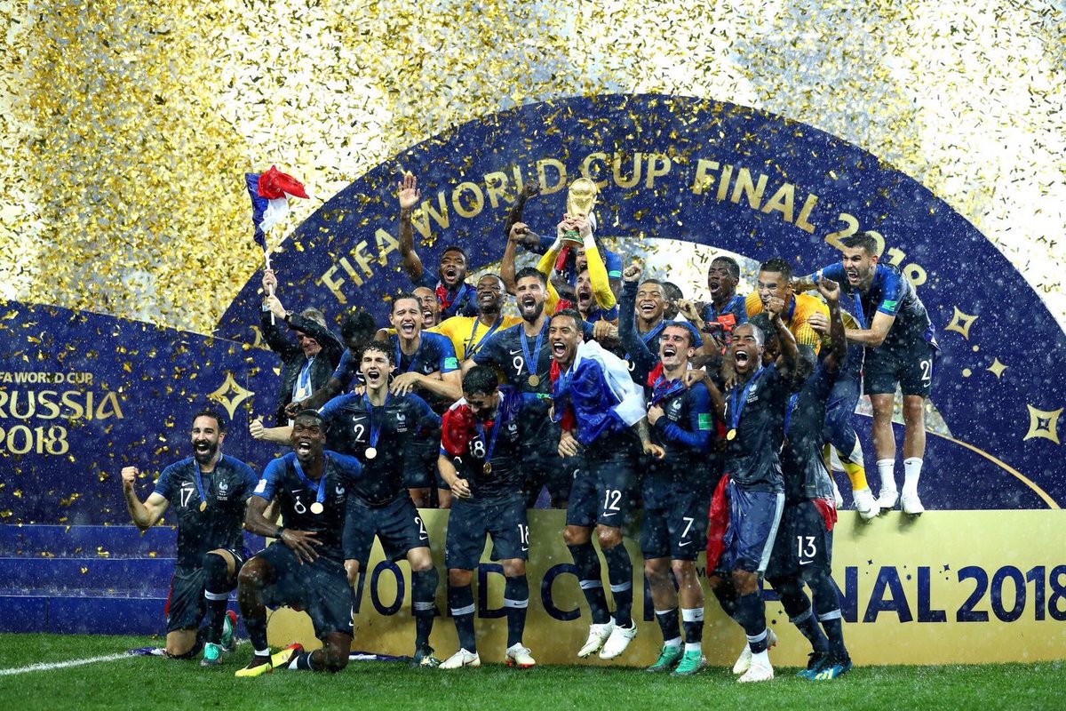 Alextrxm's tweet photo. MAGNIFIQUE 💙⚽️❤️
SPECTACULAIRE 🇫🇷⭐️⭐️ 
#FIERSDETREBLEUS https://t.co/r7OjcSMi5Q