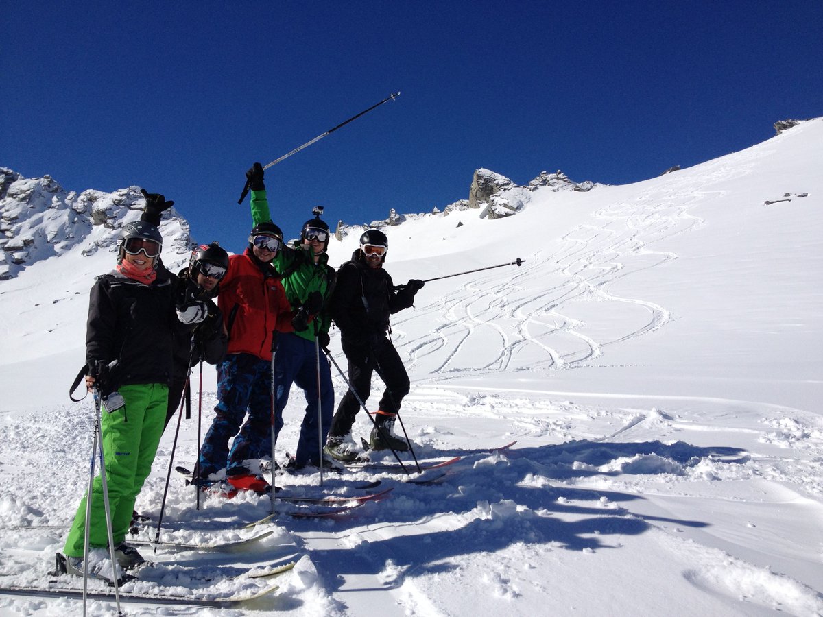 Powder ski's, a blue bird day and a helicopter creates a situation like that - happy faces 😃 #nzsnowtours