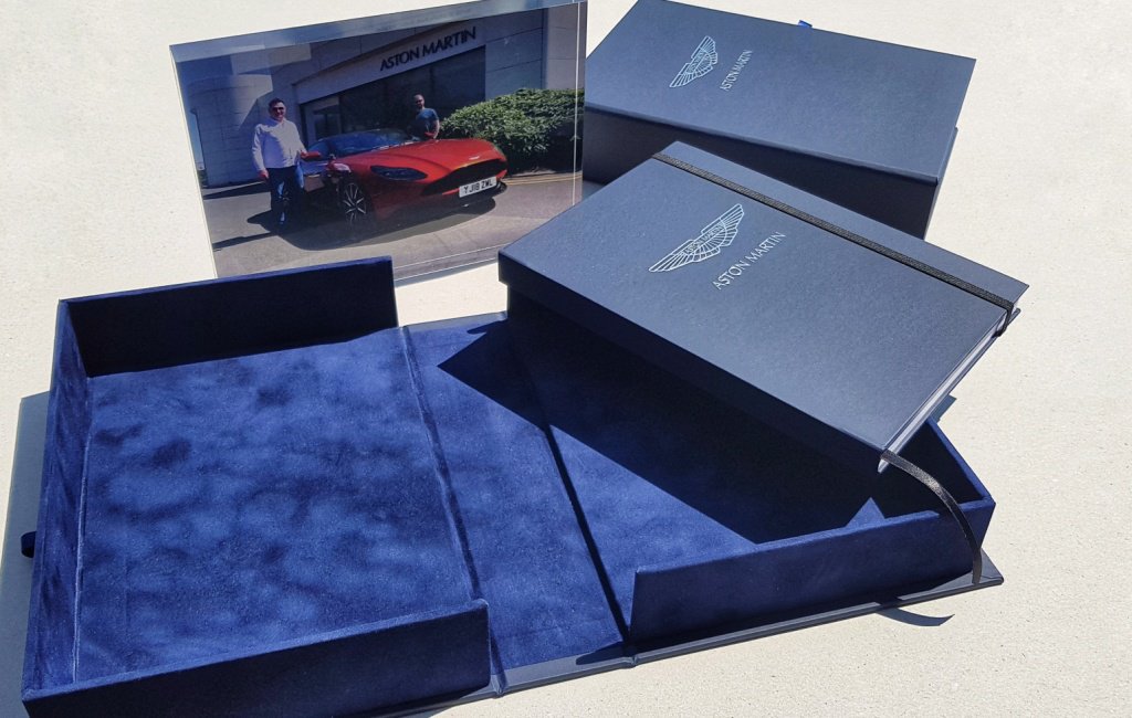 HollMoss's tweet image. We all love amazing presentation, it's just that little extra effort which makes your product stand out even more. Contact us for more information about our presentation products including #brandednotebooks #presentationbox #acrylicframe #embossing #foiling #marketing #branding