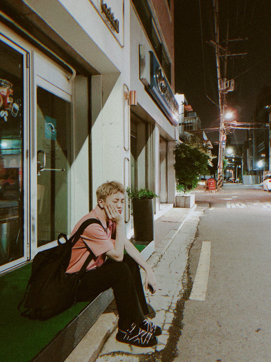 yo_stardust's tweet photo. This is like a frame from a movie ♡

•••

Eyes closed,
soul open,
forming
a patchwork
of daydreams
and real things.

#VersesForACE
#DONGHUN
#에이스 

* Photo from #JUN_Diary https://t.co/JiCpTlCdTA