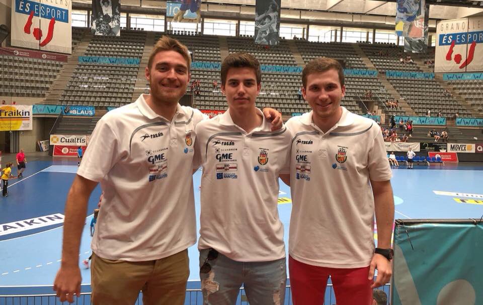 CtaAragon's tweet photo. 🔝 ASCENSOS 🔝
@RFEBalonmano ha anunciado la lista de árbitros nacionales, nuestros compañeros @AlexLebrero10 @LopezCuadrado16 #JavierGil ascienden a 1ª Nac.!
Mantienen categoria @adri22lm (1ª Nac) @LorenaGarcia_3 (DH) @JoseAYagueMoros y @andrespenarada (ASOBAL)
¡Enhorabuena! https://t.co/sbUFRmlj3o